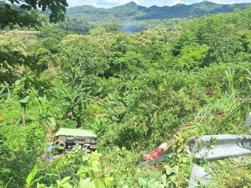 Kecelakaan mobil box di Maros