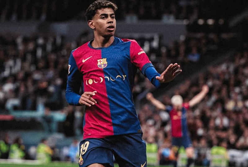 Lamine Yamal bersama Barcelona