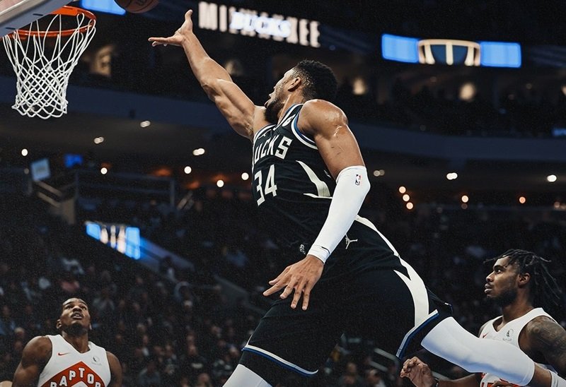 Milwaukee Bucks vs Toronto Raptors di lanjutan NBA Milwaukee Bucks vs Toronto Raptors di lanjutan NBA