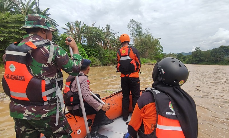 Pencarian Pemuda Tenggelam di Pinrang
