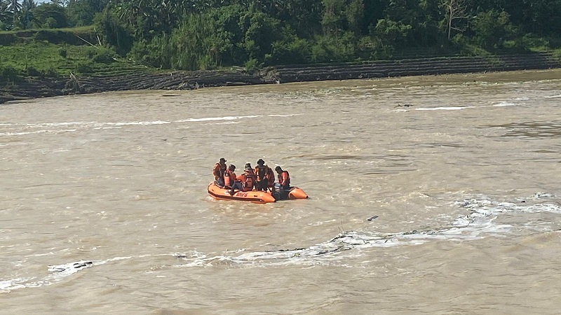 Tim SAR Masih Mencari Jasad Pemuda di Sungai Pinrang Tim SAR Masih Mencari Jasad Pemuda di Sungai Pinrang