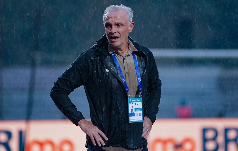 Joel Cornelli dipecat Arema FC