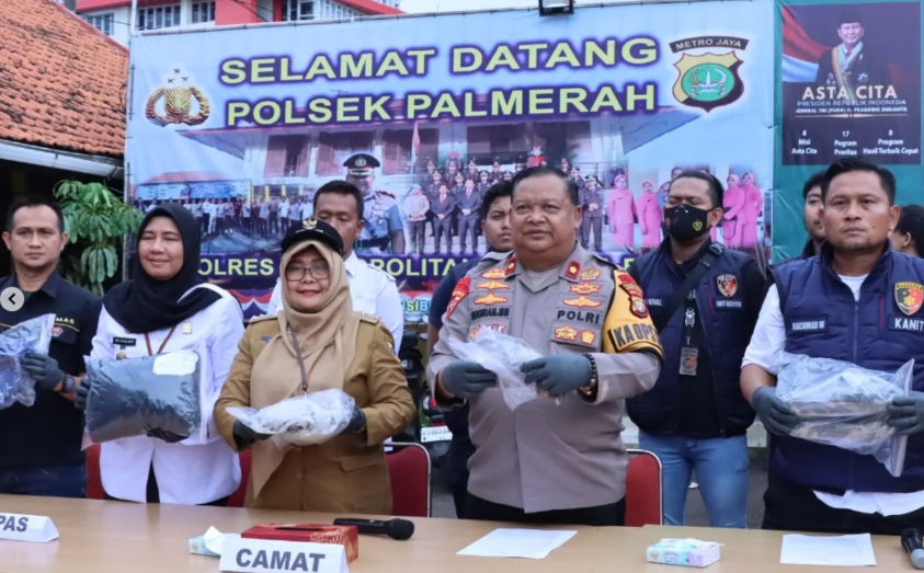Konferensi Pers Polsek Palmerah HRS Begal Payudara