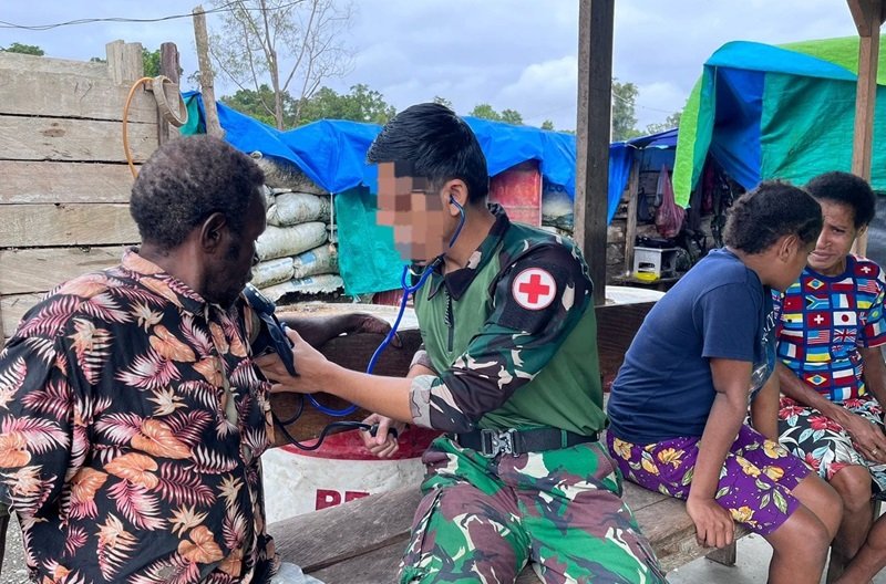 Pengecekan Kesehatan Satgas Yonif 6 Marinir