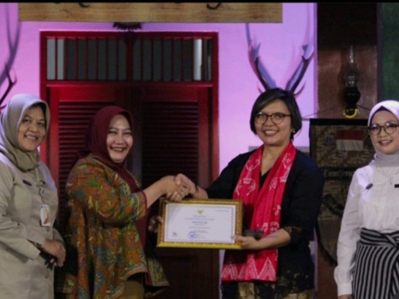 Penyerahan Sertifikat WBTb