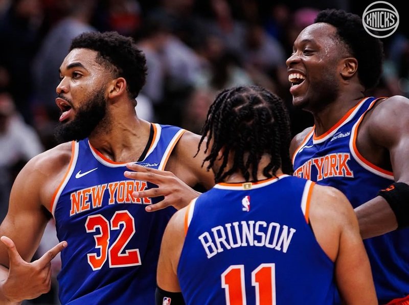 Skuad New York Knicks saat menang lawan Toronto Raptors pada lanjutan NBA Skuad New York Knicks saat menang lawan Toronto Raptors pada lanjutan NBA