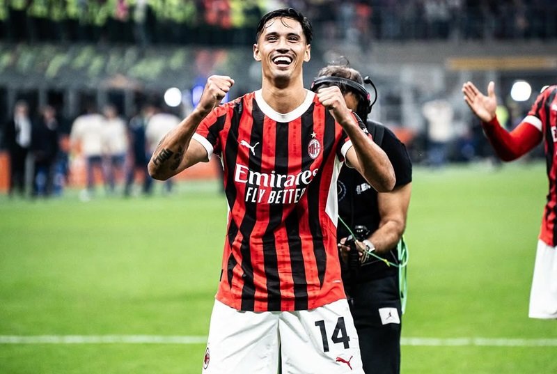 Tijjani Reijnders bersama AC Milan
