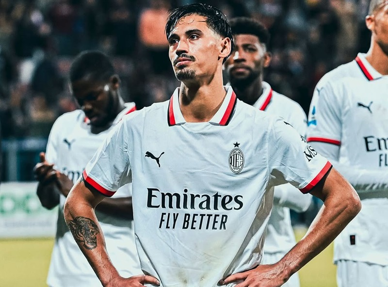 Tijjani Reijnders bersama AC Milan