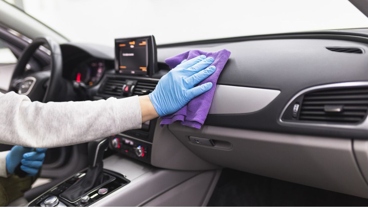 Bersihkan Interior Mobil