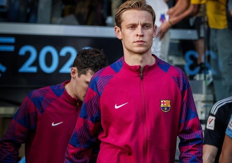 Frenkie de Jong bersama Barcelona