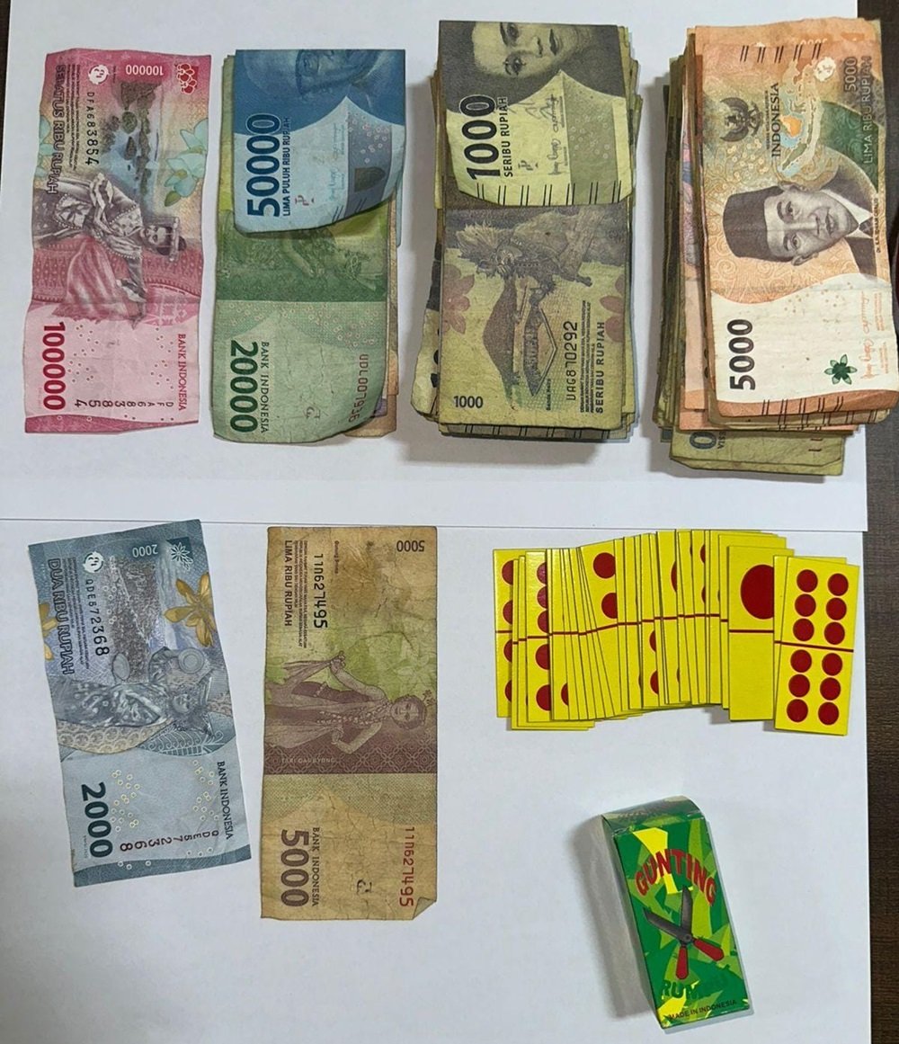 Barang Bukti Judi Domino