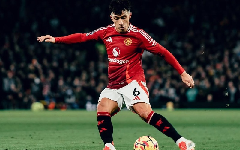 Lisandro Martinez bersama Manchester United