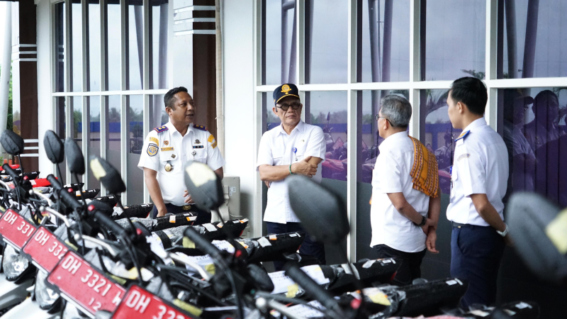 Penyerahan Kendaraan Dinas dari Ditjen Hubdat di wilayah NTT