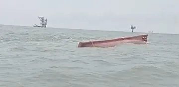 perahu yang terbalik