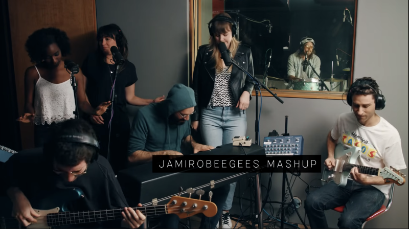 poomplamose yang berjudul virtual insanity staying alive mashup