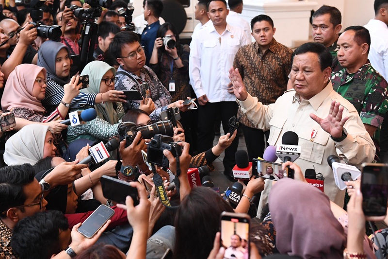 Presiden Prabowo Subianto bersama awak Media
