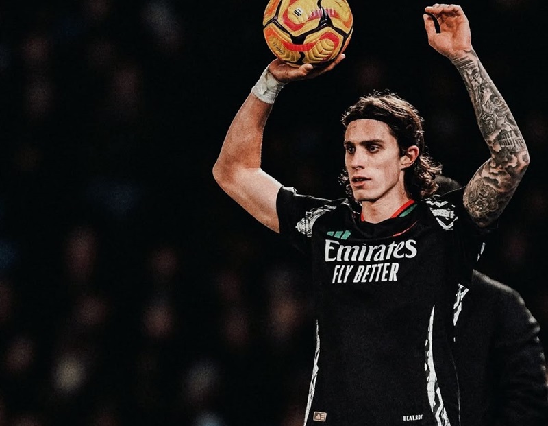 Riccardo Calafiori bersama Arsenal