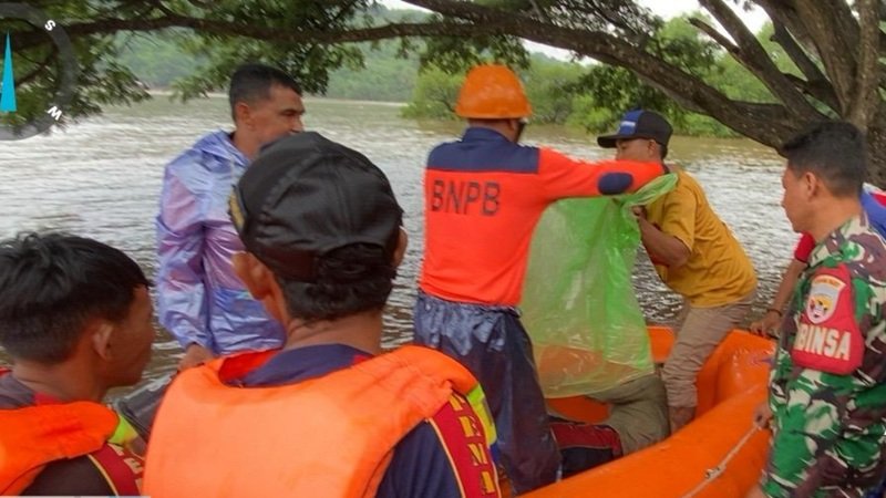 Evakuasi korban banjir Sumbawa