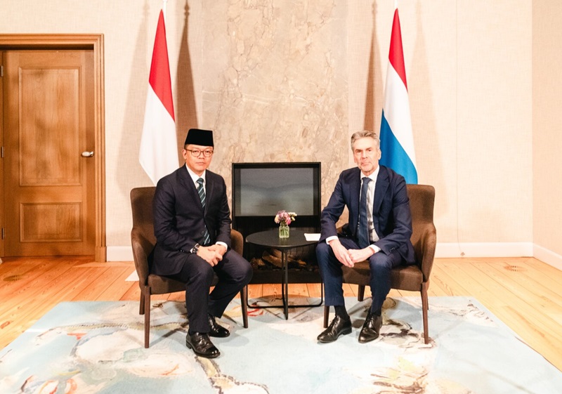 Menlu RI Sugino dan PM Belanda