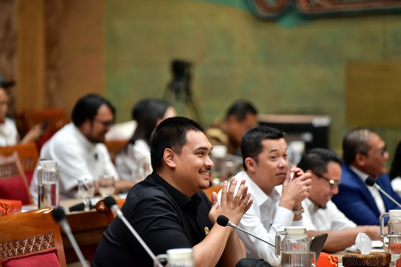 Menpora Dito Raker dengan DPR Ri