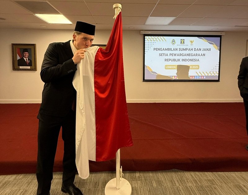 ole romeny resmi jadi wni