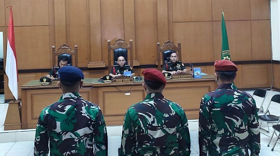 sidang dakwaan tiga oknum tni al dalam kasus penembakan bos rental mobil
