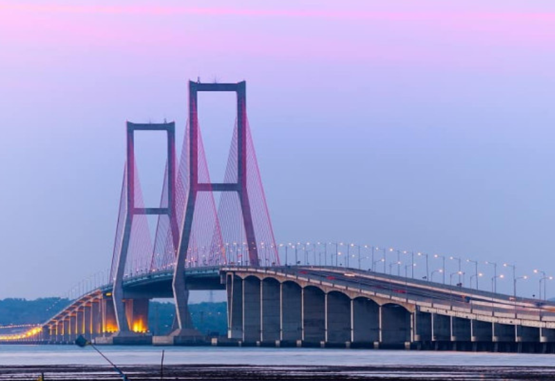 jembatan suramadu surabaya