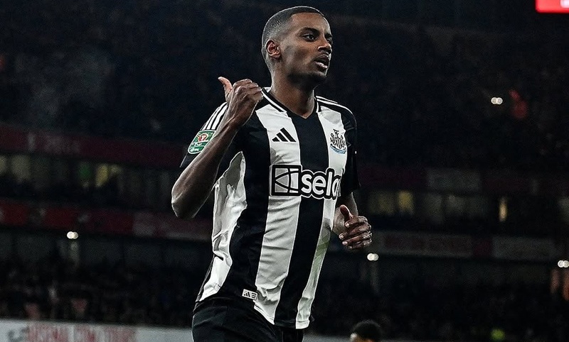 Alexander Isak bersama Newcastle United