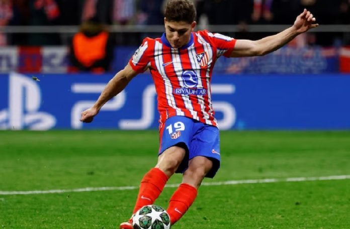 Julian Alvarez saat mengeksekusi penalti kontra Ral Madrid di Liga Champions