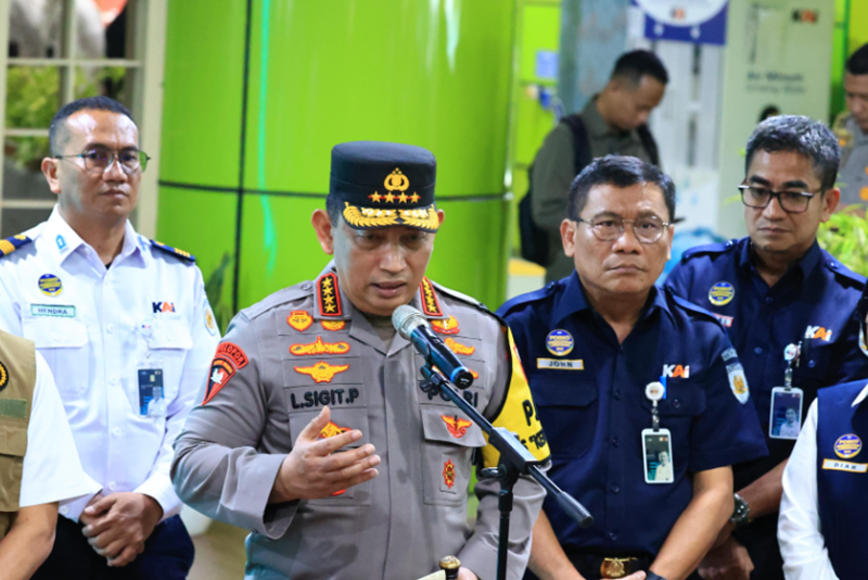 Kapolri di Stasiun Gambir
