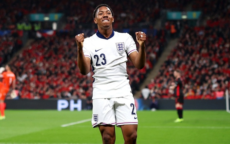 Myles Lewis-Skelly bersama Timnas Inggris