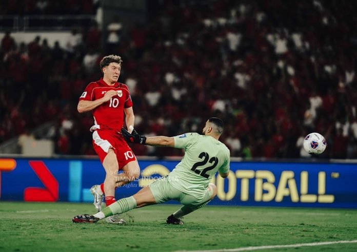 Ole Romeny saat cetak gol ke gawang Bahrain