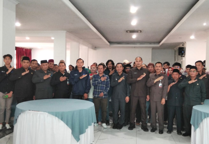 Pemda Karawang bersama ratusan insan pers saat menggelar buka bersama