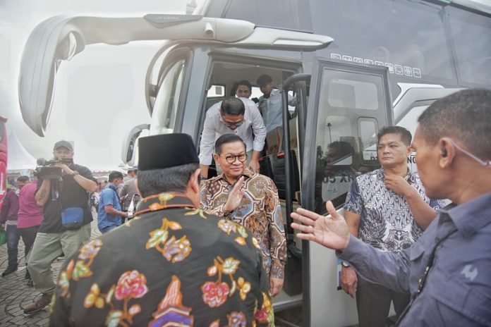 Pramono Anung Lepas Pemudik di Monas