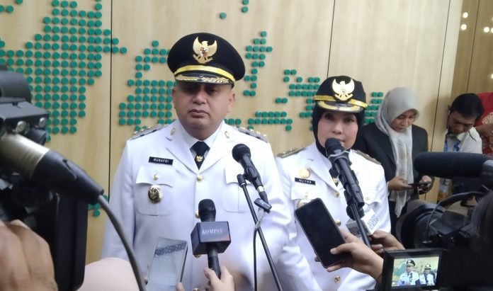 Wali Kota Makassar Munari Ariuddin didampingi Wakilnya, Aliyah Mustika Ilham.