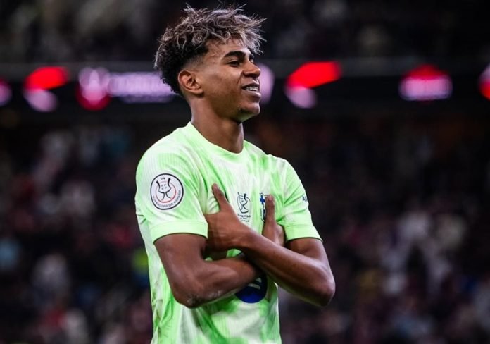 Lamine Yamal bersama Barcelona