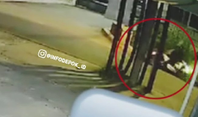 CCTV Pemotor Terperosok ke Kali