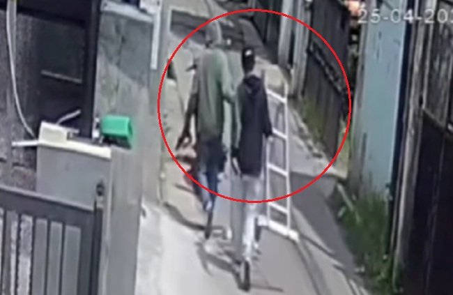CCTV Pencurian Tangga di Depok