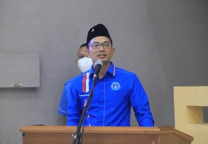 Ketua umum organisasi sayap partai demokrat bintang muda indonesia (bmi) farkhan evendi