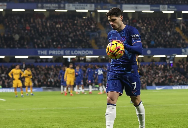 Pedro Neto bersama Chelsea
