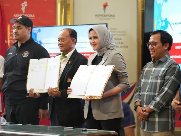 Perbasi dan kemenpora saat penandatanganan perjanjian kerja sama untuk timnas basket putri