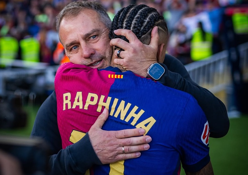 Raphinha dan Hansi Flick usai Barcelona comeback lawan Celta Vigo
