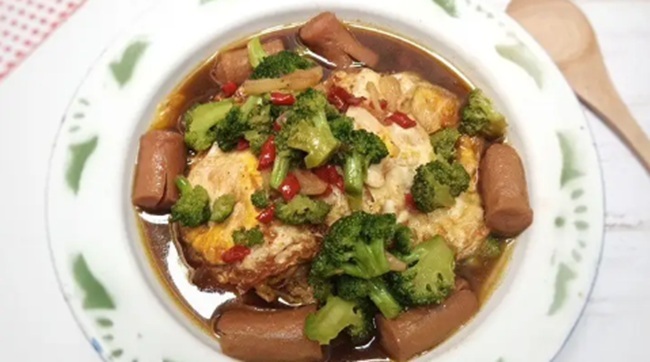Sayur brokoli sosis telur saus teriyaki