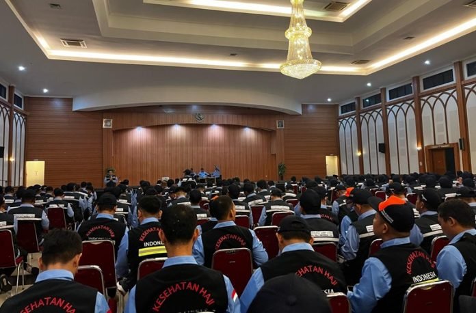 Tim pelayanan kesehatan haji 2025