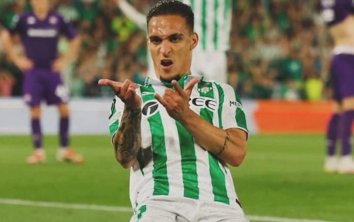 Antony bersama Real Betis