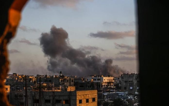 Asap di Gaza pasca serangan
