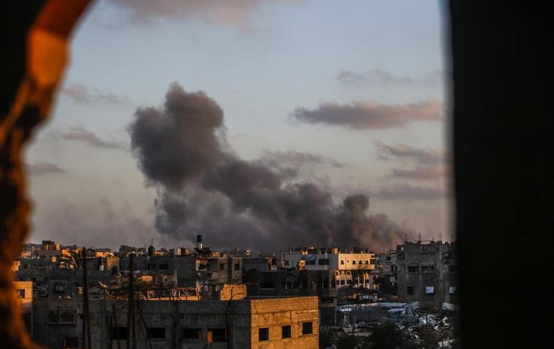 Asap di Gaza pasca serangan