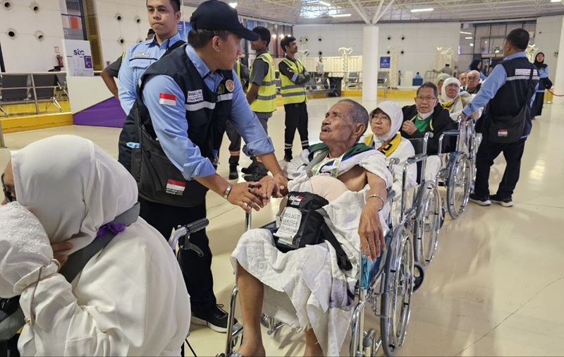 Jemaah Haji Indonesia 2025 di Bandara Madinah