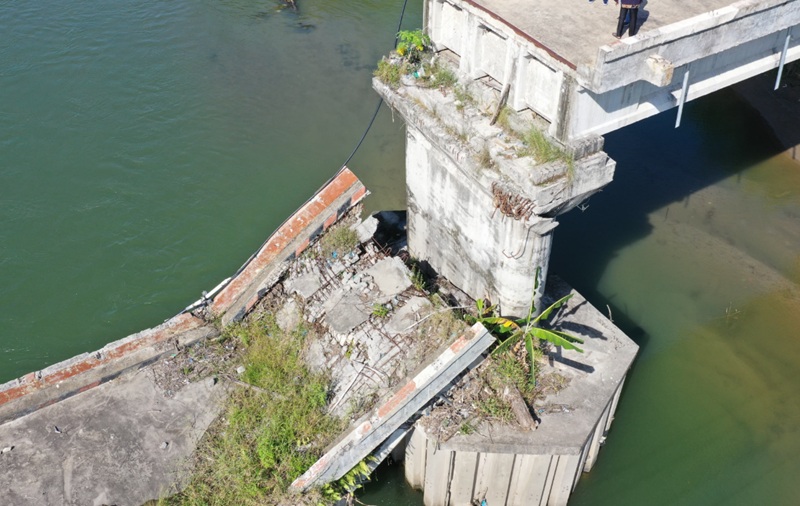Jembatan Sikabu yang rusak