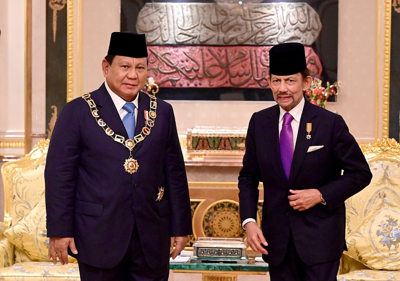 Presiden Prabowo Subianto saat dianugerahi Bintang Kebesaran Tertinggi Brunei Darussalam